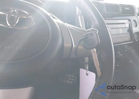 2007 Toyota Fj Cruiser z USA, uszkodzony, nr VIN JTEBU11F170089282